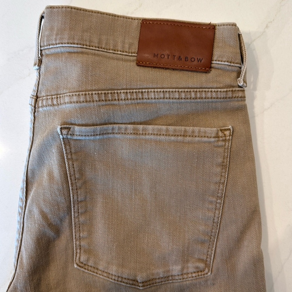 Mott and Bow. Straight fit. 34x34.